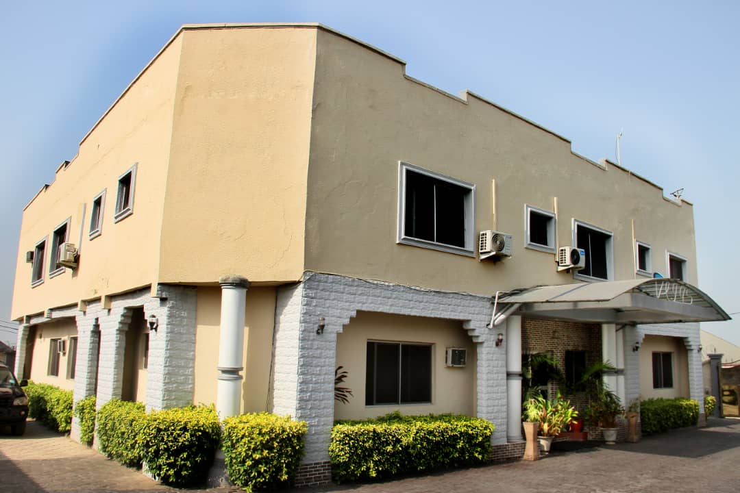 Kal-Vegas Hotel & Suites