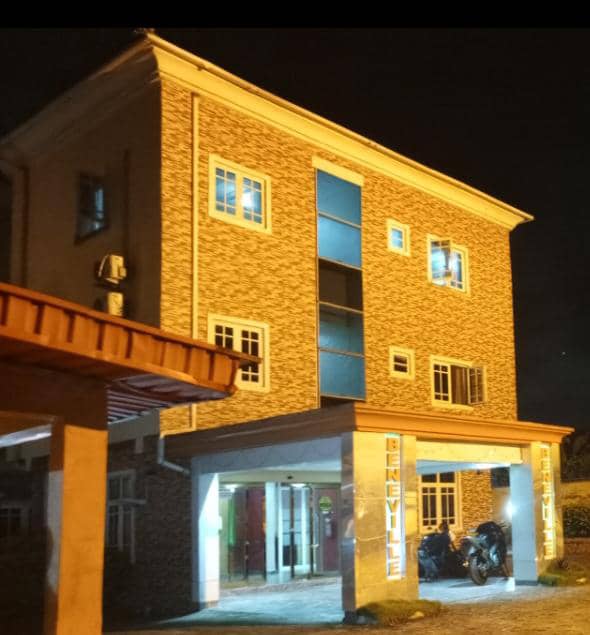 Beneville Hotel And Apartments